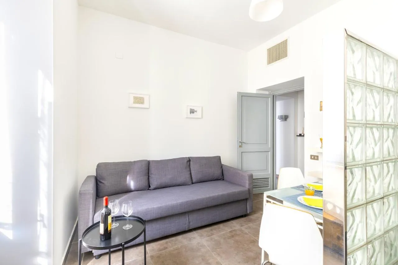 Hostly - Nicole Apartment Volturno- Full Rome Center