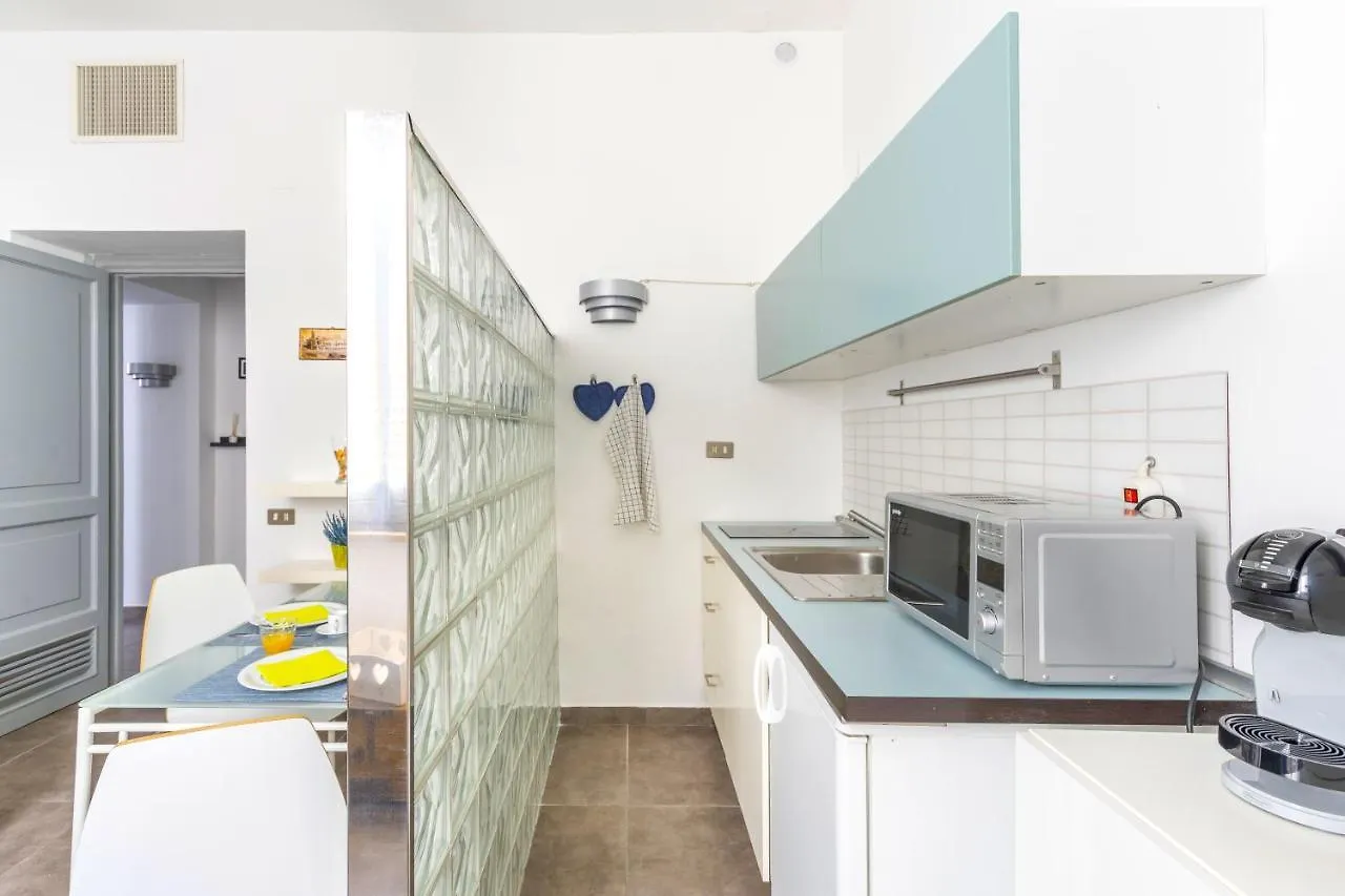 Hostly - Nicole Apartment Volturno- Full Rome Center 0*,