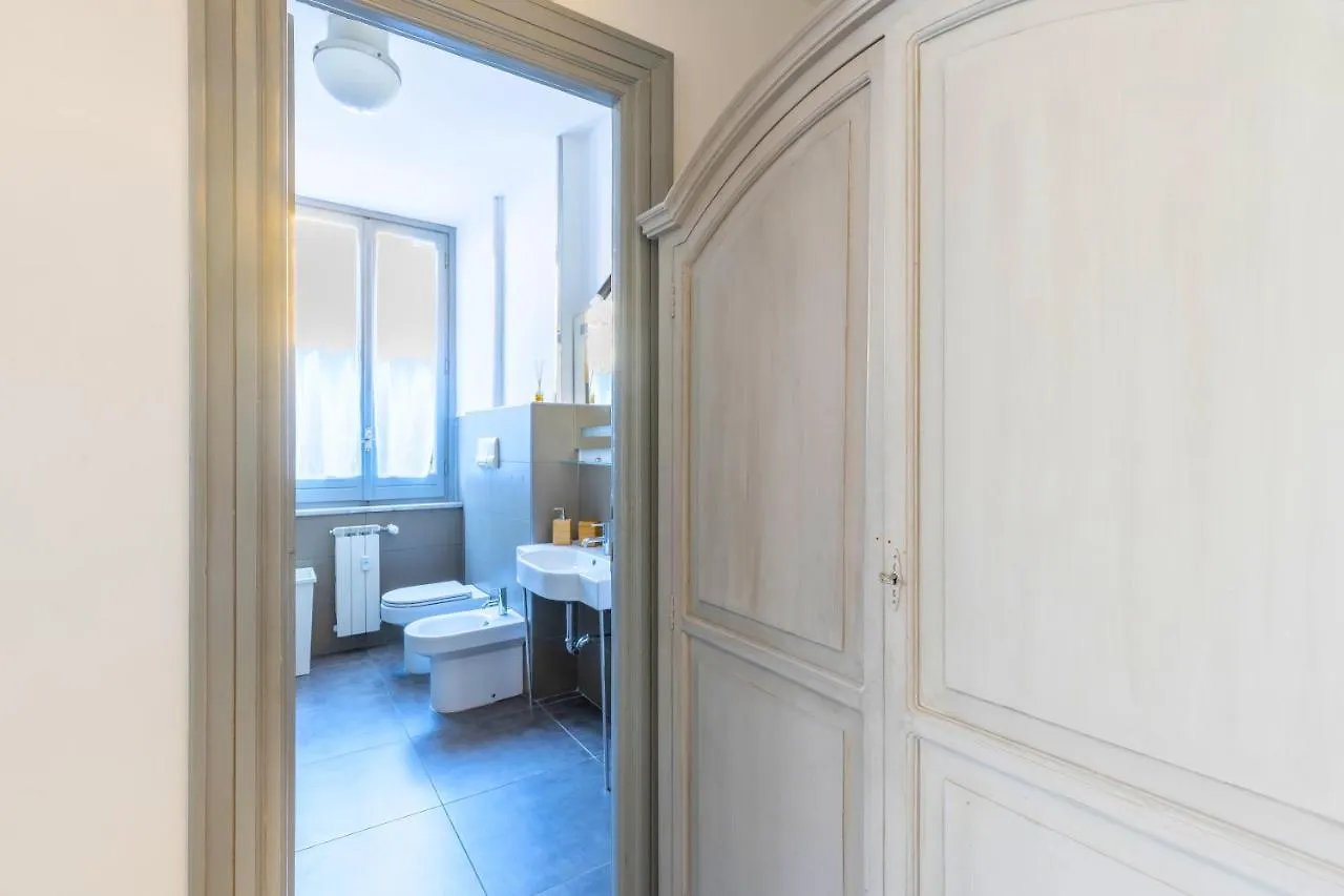 Hostly - Nicole Apartment Volturno- Full Rome Center Italië