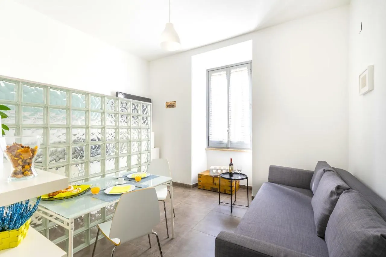 Hostly - Nicole Apartment Volturno- Full Rome Center Italy