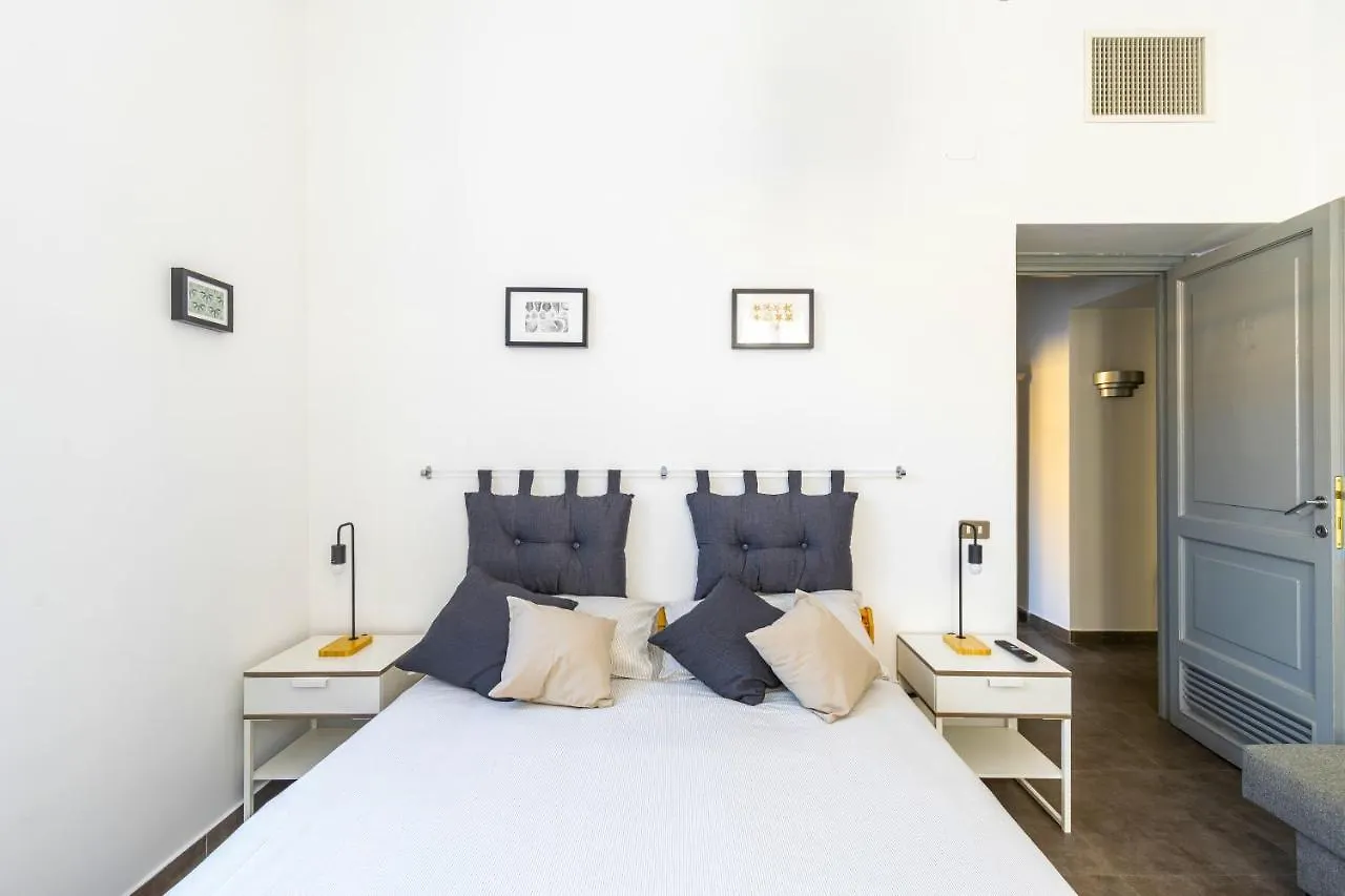 Hostly - Nicole Apartment Volturno- Full Rome Center Italy
