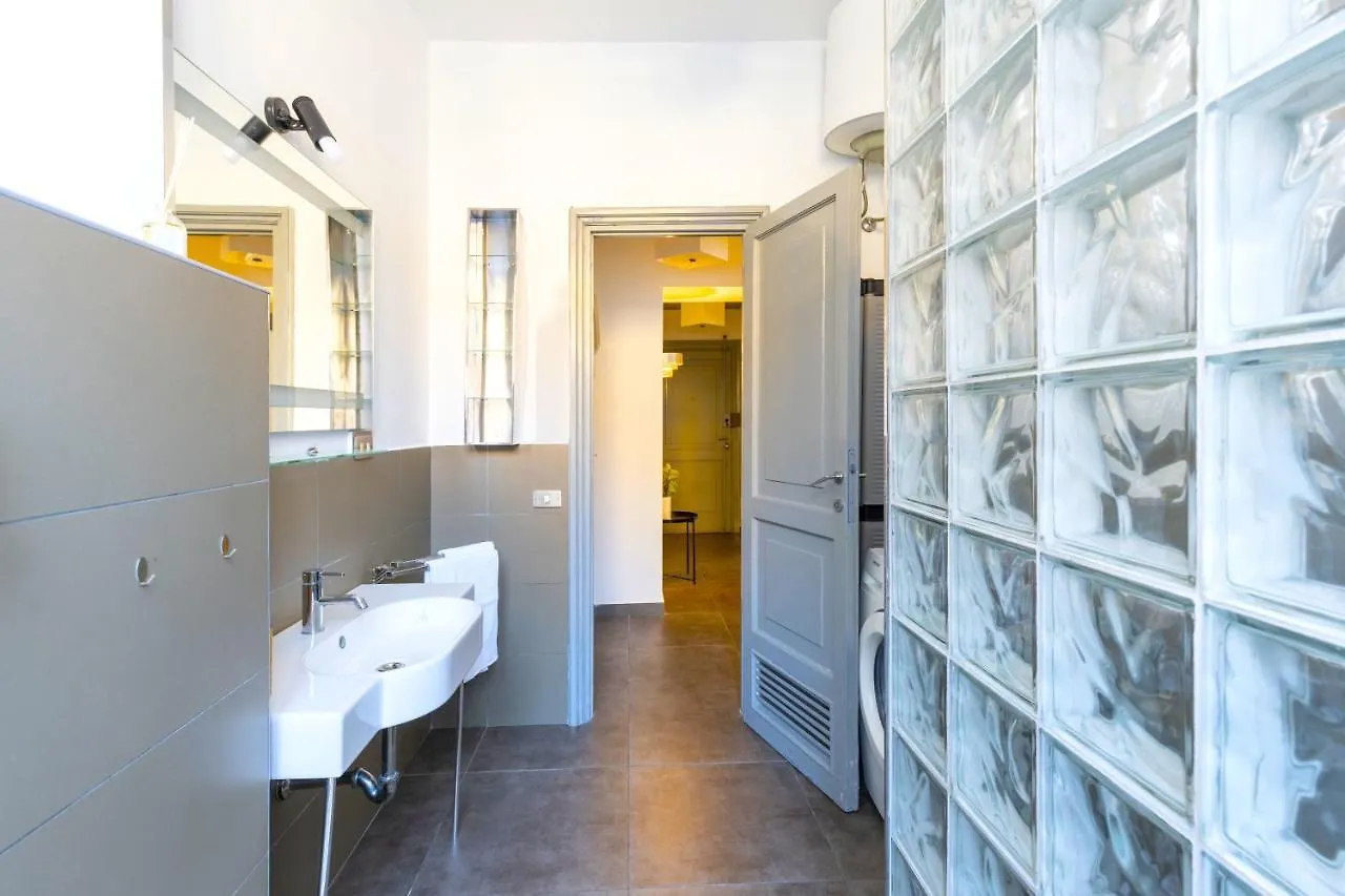 Hostly - Nicole Apartment Volturno- Full Rome Center 0*,