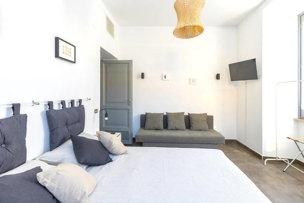 Hostly - Nicole Apartment Volturno- Full Rome Center